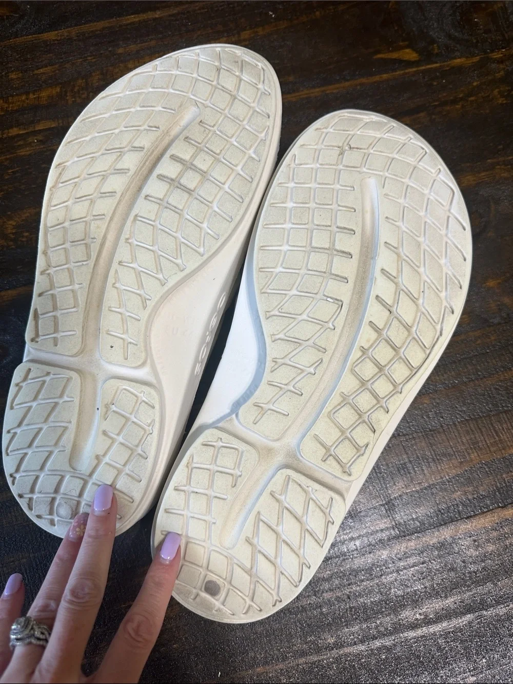 OOFOS simple white